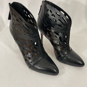 NWOT Nine West Cut Out Leather Booties